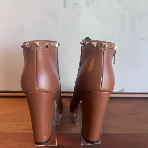 Valentino Garavani Camel Leather Pointed Ankle Booties with Gold Stud Trim - Picture 3 of 7
